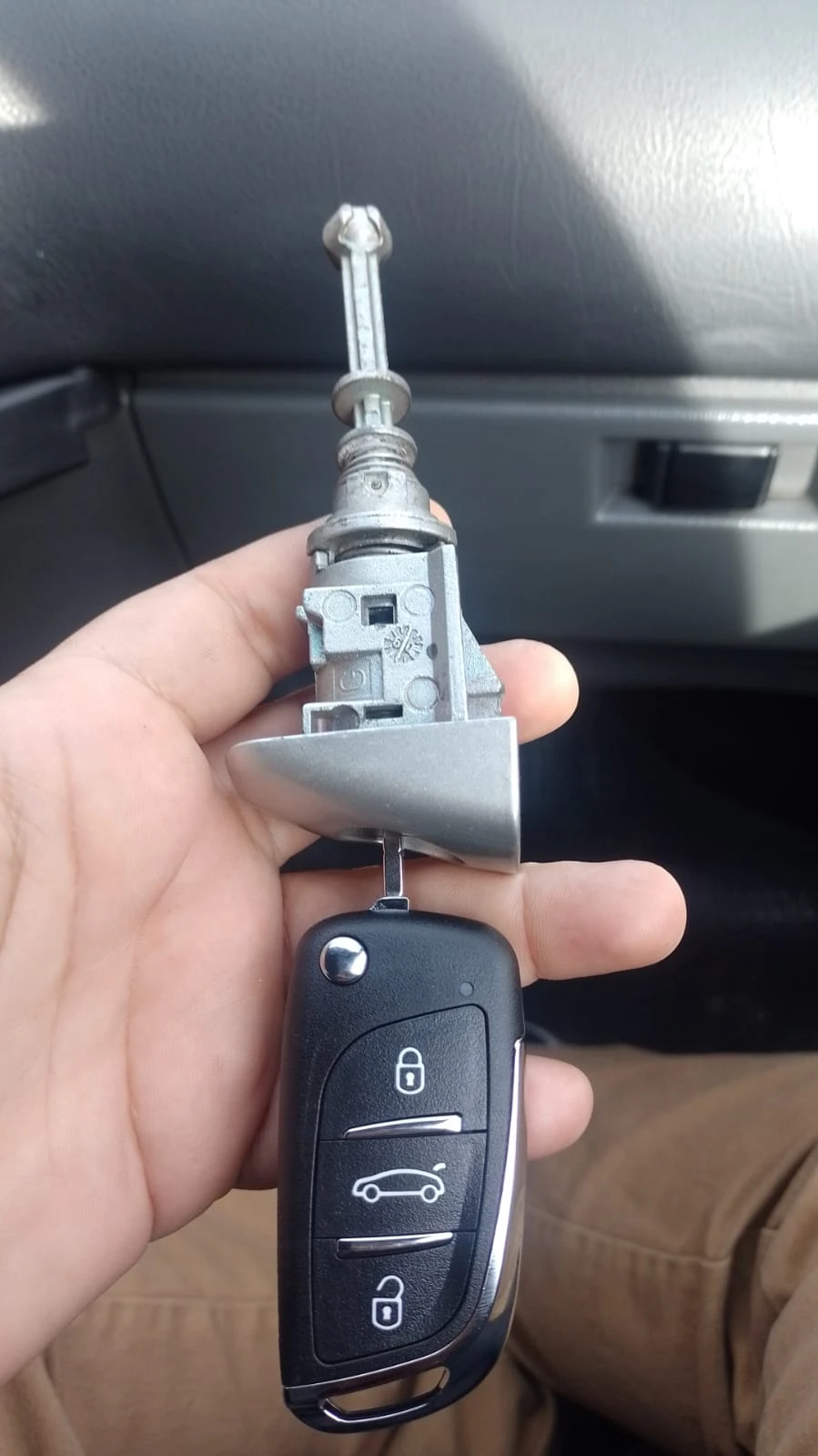 llave peugueot.webp